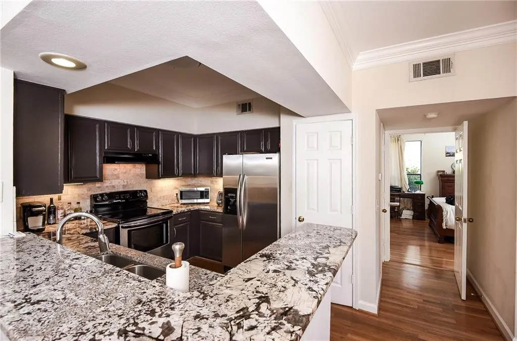 3777 Peachtree Road Unit 1529, Brookhaven, Georgia 30319, 2 Bedrooms Bedrooms, ,2 BathroomsBathrooms,Residential,Sold,3777 Peachtree Road Unit 1529,5694932