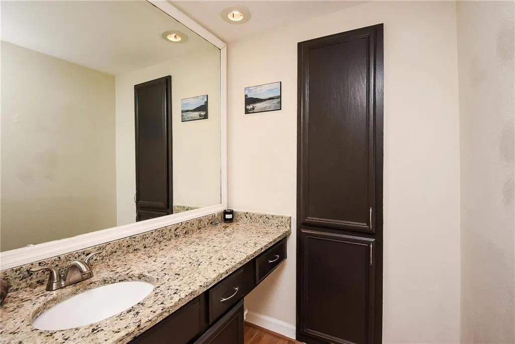 3777 Peachtree Road Unit 1529, Brookhaven, Georgia 30319, 2 Bedrooms Bedrooms, ,2 BathroomsBathrooms,Residential,Sold,3777 Peachtree Road Unit 1529,5694932