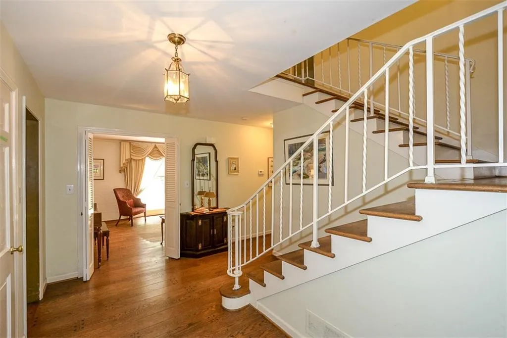 6680 Williamson Drive, Sandy Springs, Georgia 30328, 6 Bedrooms Bedrooms, ,4 BathroomsBathrooms,Residential,Sold,6680 Williamson Drive,6556763