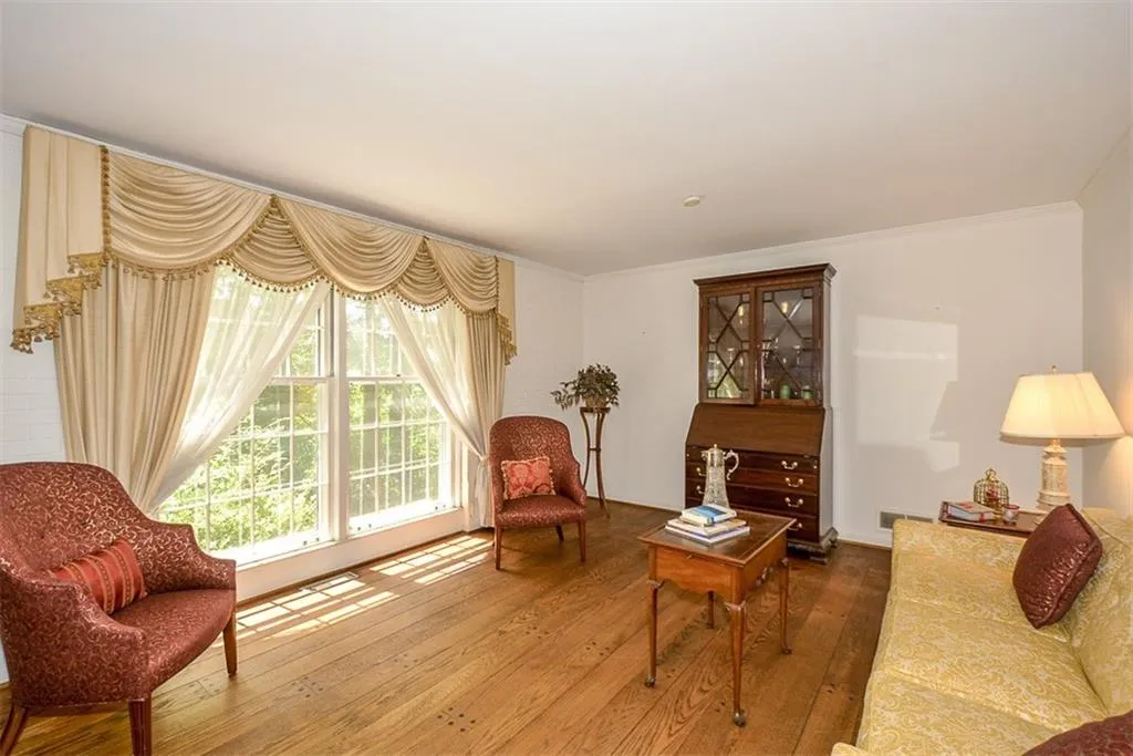 6680 Williamson Drive, Sandy Springs, Georgia 30328, 6 Bedrooms Bedrooms, ,4 BathroomsBathrooms,Residential,Sold,6680 Williamson Drive,6556763