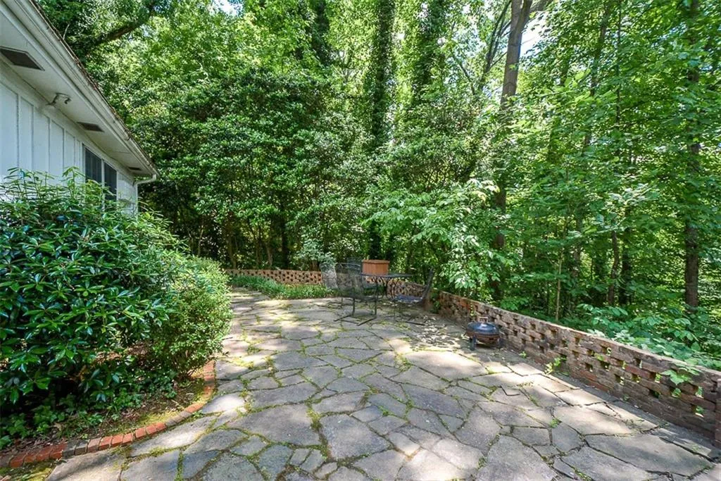 6680 Williamson Drive, Sandy Springs, Georgia 30328, 6 Bedrooms Bedrooms, ,4 BathroomsBathrooms,Residential,Sold,6680 Williamson Drive,6556763