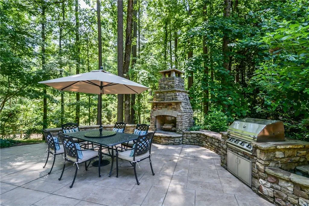 7450 Hunters Woods Drive, Sandy Springs, Georgia 30350, 6 Bedrooms Bedrooms, ,5 BathroomsBathrooms,Residential,Sold,7450 Hunters Woods Drive,5706206
