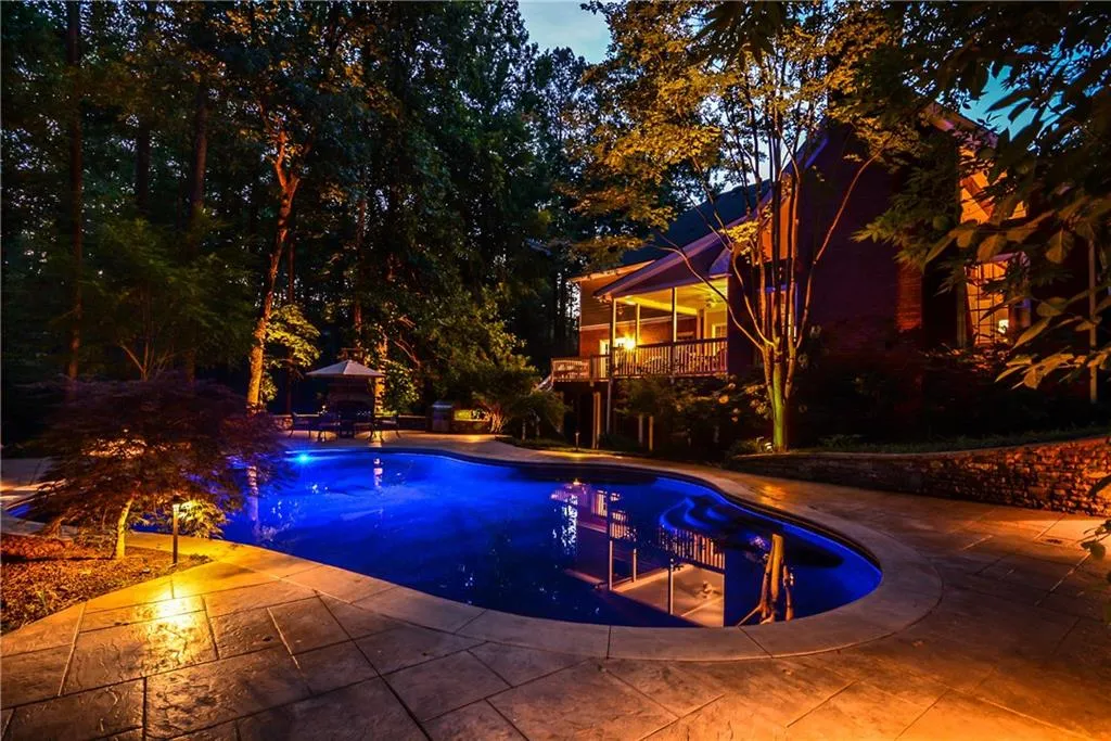 7450 Hunters Woods Drive, Sandy Springs, Georgia 30350, 6 Bedrooms Bedrooms, ,5 BathroomsBathrooms,Residential,Sold,7450 Hunters Woods Drive,5706206