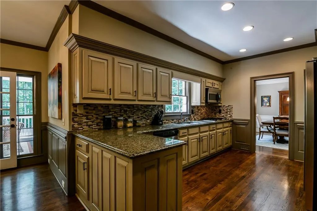7450 Hunters Woods Drive, Sandy Springs, Georgia 30350, 6 Bedrooms Bedrooms, ,5 BathroomsBathrooms,Residential,Sold,7450 Hunters Woods Drive,5706206