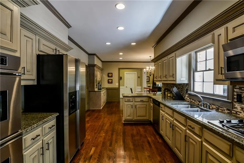 7450 Hunters Woods Drive, Sandy Springs, Georgia 30350, 6 Bedrooms Bedrooms, ,5 BathroomsBathrooms,Residential,Sold,7450 Hunters Woods Drive,5706206