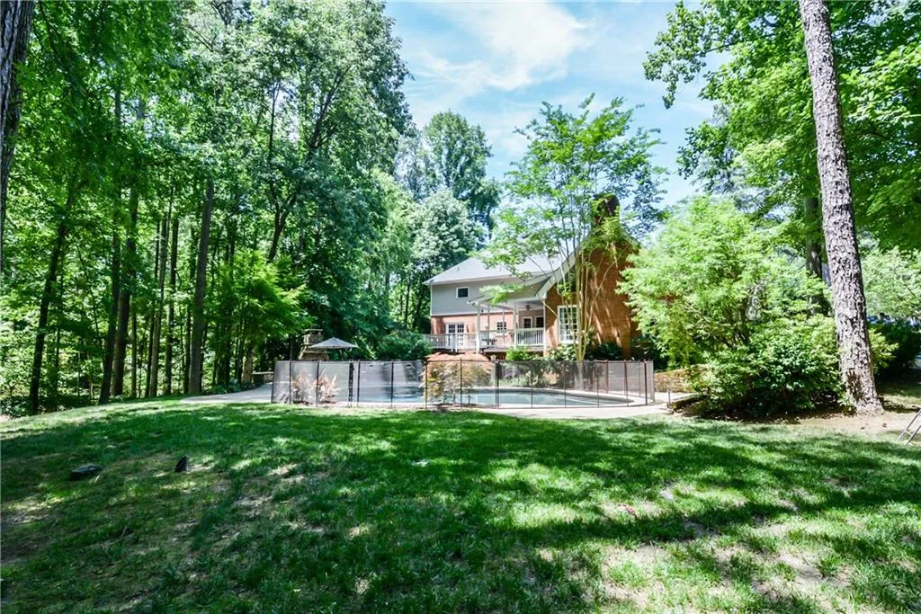 7450 Hunters Woods Drive, Sandy Springs, Georgia 30350, 6 Bedrooms Bedrooms, ,5 BathroomsBathrooms,Residential,Sold,7450 Hunters Woods Drive,5706206