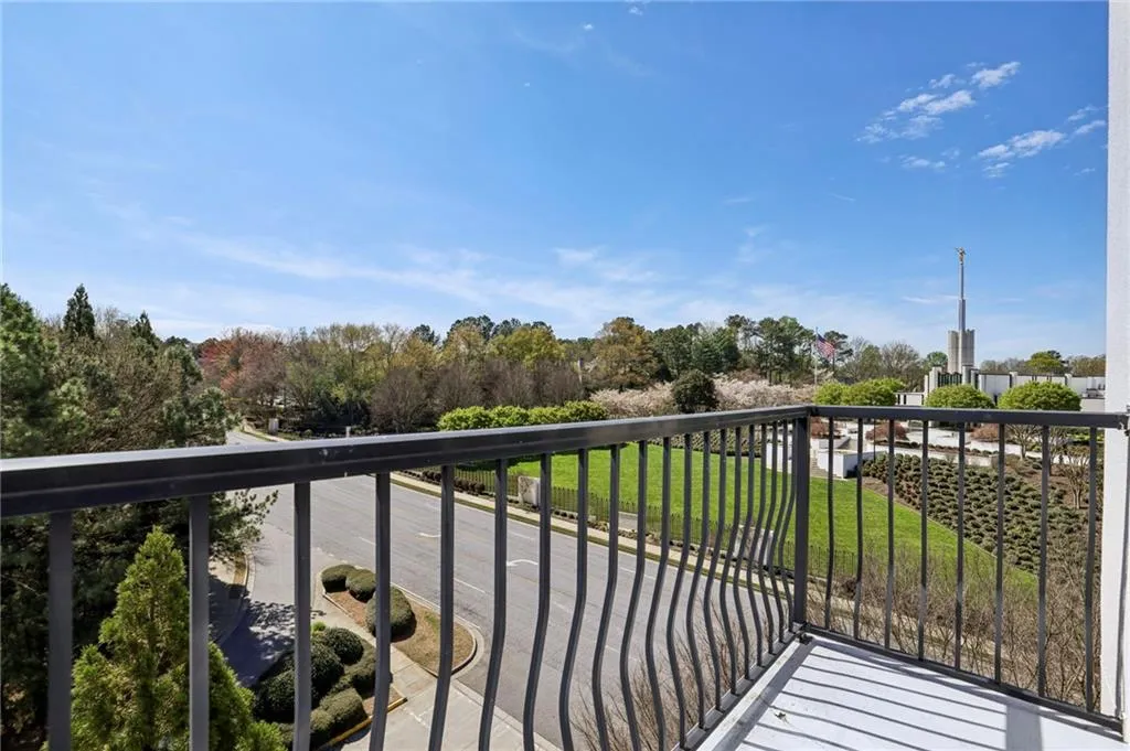 901 Abernathy Road Ne Unit 6110, Atlanta, Georgia 30328, 3 Bedrooms Bedrooms, ,2 BathroomsBathrooms,Residential,For Sale,901 Abernathy Road Ne Unit 6110,7731879