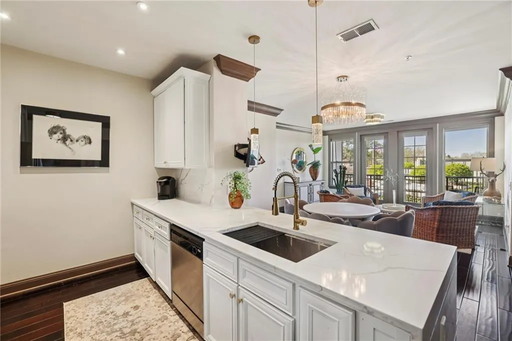 901 Abernathy Road Ne Unit 6110, Atlanta, Georgia 30328, 3 Bedrooms Bedrooms, ,2 BathroomsBathrooms,Residential,For Sale,901 Abernathy Road Ne Unit 6110,7731879