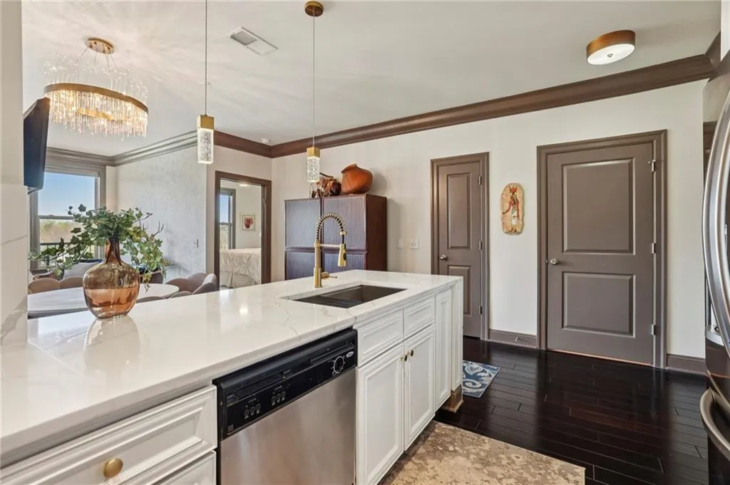 901 Abernathy Road Ne Unit 6110, Atlanta, Georgia 30328, 3 Bedrooms Bedrooms, ,2 BathroomsBathrooms,Residential,For Sale,901 Abernathy Road Ne Unit 6110,7731879