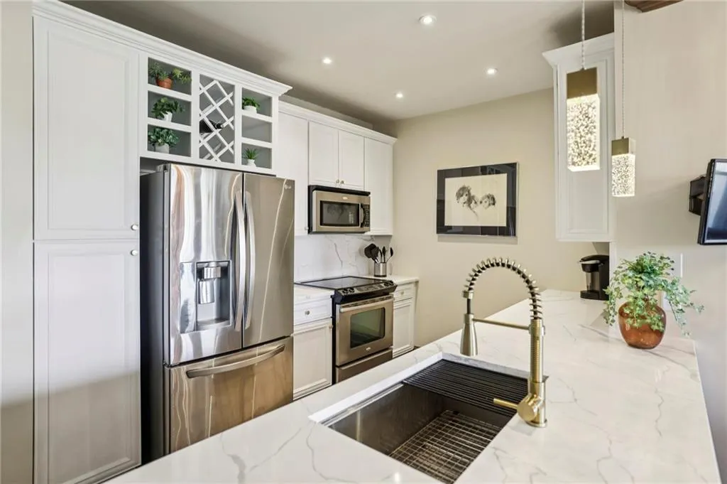 901 Abernathy Road Ne Unit 6110, Atlanta, Georgia 30328, 3 Bedrooms Bedrooms, ,2 BathroomsBathrooms,Residential,For Sale,901 Abernathy Road Ne Unit 6110,7731879