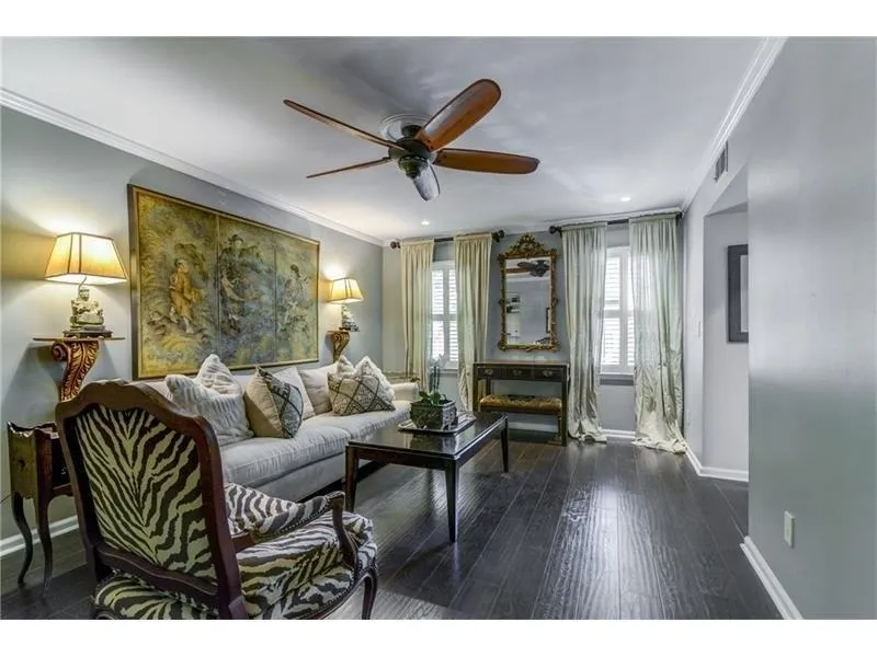 28 Old Ivy Square Ne Unit 28, Atlanta, Georgia 30342, 2 Bedrooms Bedrooms, ,2 BathroomsBathrooms,Residential,Sold,28 Old Ivy Square Ne Unit 28,5912465