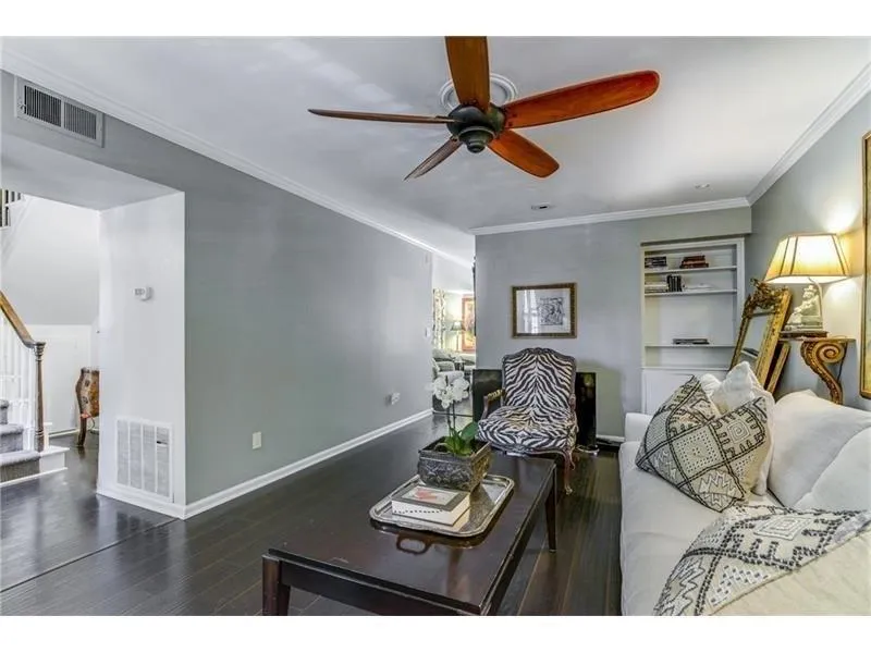 28 Old Ivy Square Ne Unit 28, Atlanta, Georgia 30342, 2 Bedrooms Bedrooms, ,2 BathroomsBathrooms,Residential,Sold,28 Old Ivy Square Ne Unit 28,5912465