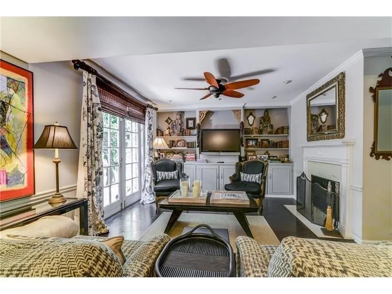 28 Old Ivy Square Ne Unit 28, Atlanta, Georgia 30342, 2 Bedrooms Bedrooms, ,2 BathroomsBathrooms,Residential,Sold,28 Old Ivy Square Ne Unit 28,5912465