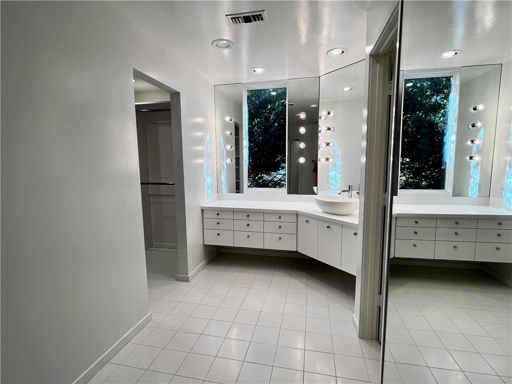 13 Heards Overlook, Sandy Springs, Georgia 30328, 4 Bedrooms Bedrooms, ,4 BathroomsBathrooms,Residential,Sold,13 Heards Overlook,7265884