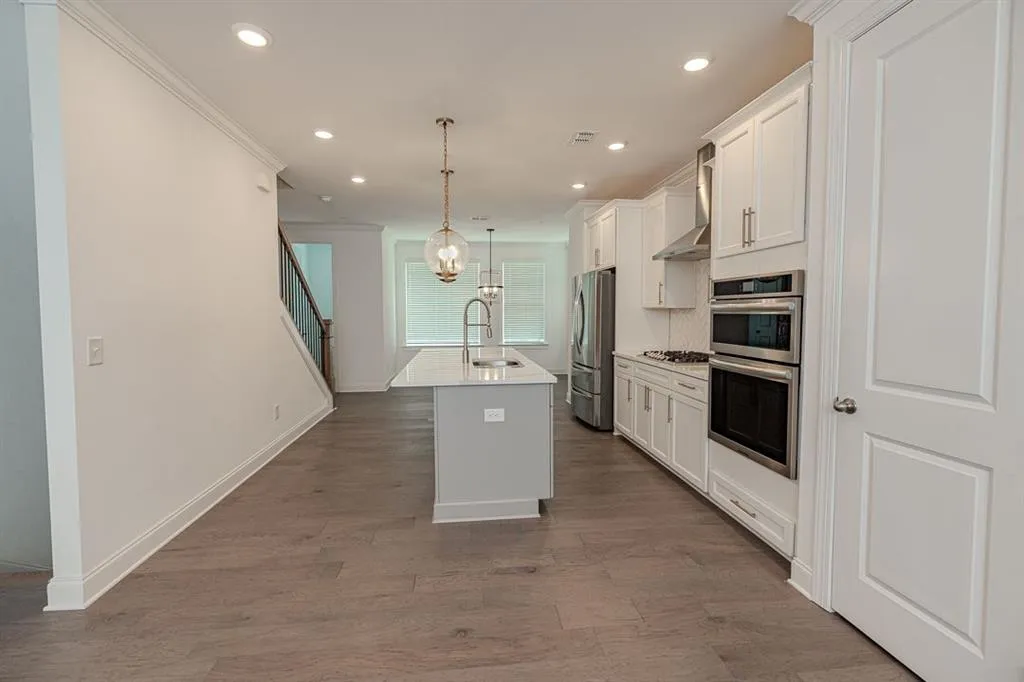 6595 Beacon Drive, Atlanta, Georgia 30328, 3 Bedrooms Bedrooms, ,3 BathroomsBathrooms,Residential,For Sale,6595 Beacon Drive,7641114