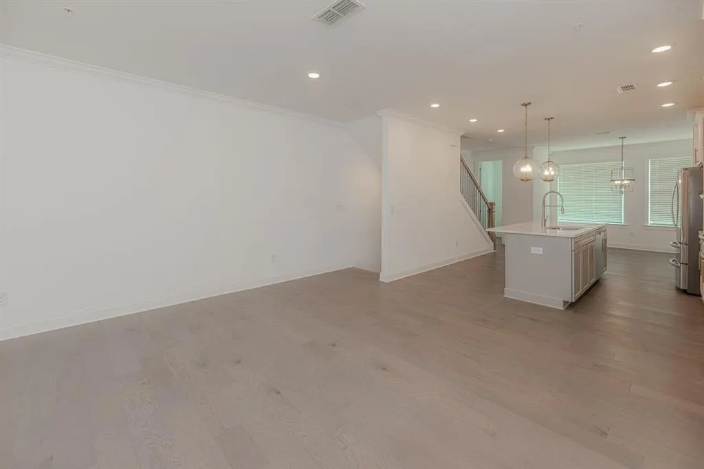 6595 Beacon Drive, Atlanta, Georgia 30328, 3 Bedrooms Bedrooms, ,3 BathroomsBathrooms,Residential,For Sale,6595 Beacon Drive,7641114