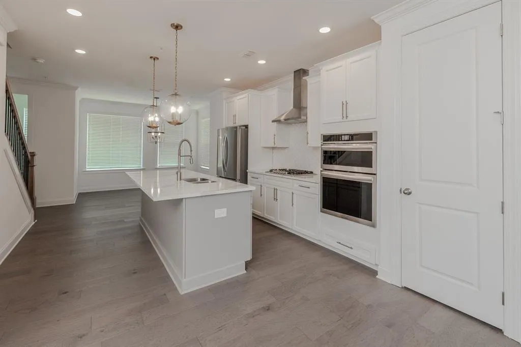 6595 Beacon Drive, Atlanta, Georgia 30328, 3 Bedrooms Bedrooms, ,3 BathroomsBathrooms,Residential,For Sale,6595 Beacon Drive,7641114