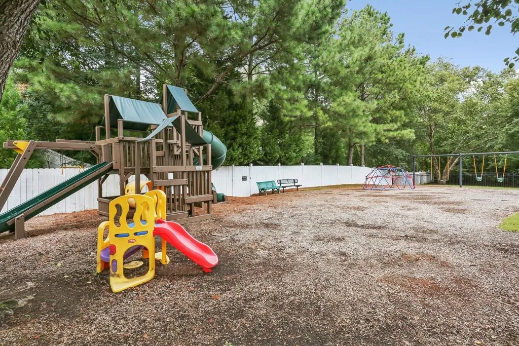 580 Avignon Court, Sandy Springs, Georgia 30350, 4 Bedrooms Bedrooms, ,3 BathroomsBathrooms,Residential,Sold,580 Avignon Court,5980046