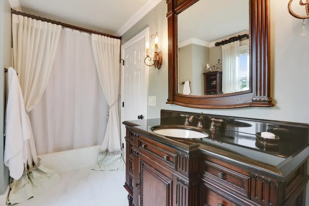 580 Avignon Court, Sandy Springs, Georgia 30350, 4 Bedrooms Bedrooms, ,3 BathroomsBathrooms,Residential,Sold,580 Avignon Court,5980046