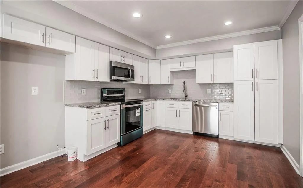 457 The North Chace, Sandy Springs, Georgia 30328, 3 Bedrooms Bedrooms, ,3 BathroomsBathrooms,Residential,Sold,457 The North Chace,6125480