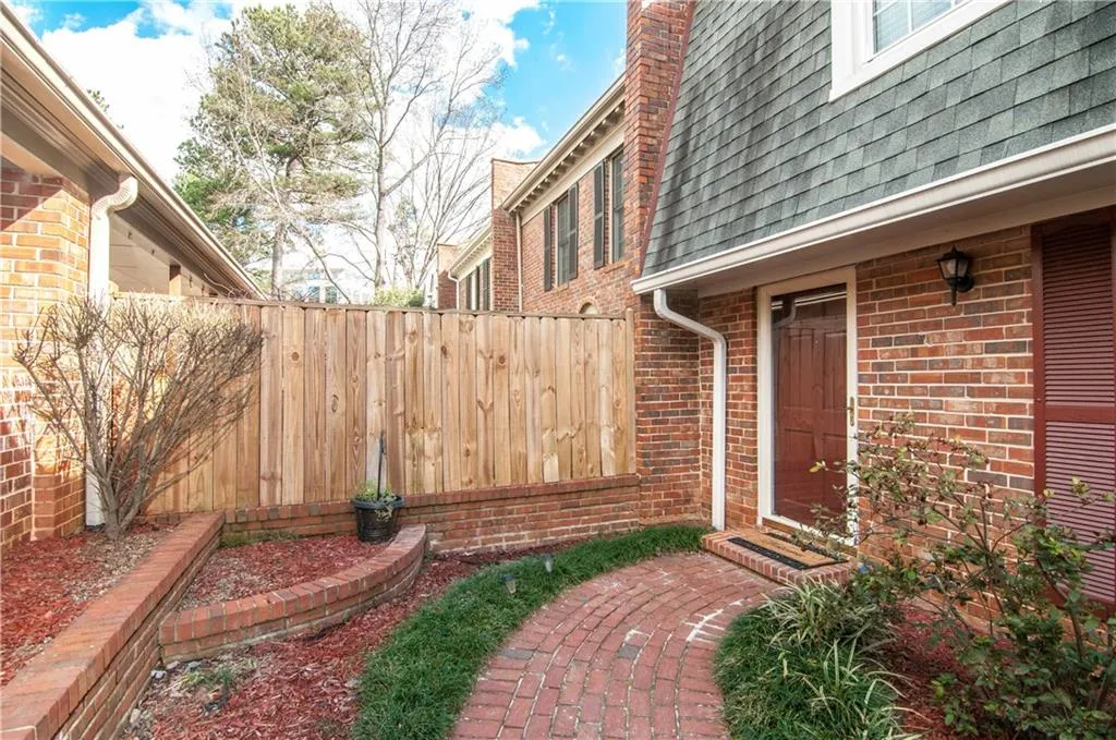 457 The North Chace, Sandy Springs, Georgia 30328, 3 Bedrooms Bedrooms, ,3 BathroomsBathrooms,Residential,Sold,457 The North Chace,6125480