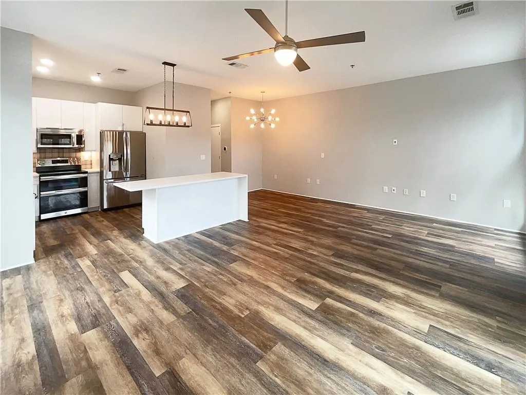 560 Dutch Valley Road Ne Unit 2301, Atlanta, Georgia 30324, 1 Bedroom Bedrooms, ,1 BathroomBathrooms,Residential,For Sale,560 Dutch Valley Road Ne Unit 2301,7536685