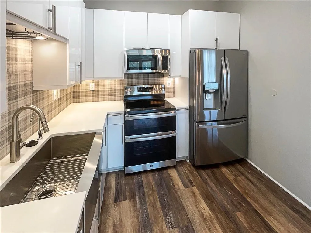 560 Dutch Valley Road Ne Unit 2301, Atlanta, Georgia 30324, 1 Bedroom Bedrooms, ,1 BathroomBathrooms,Residential,For Sale,560 Dutch Valley Road Ne Unit 2301,7536685