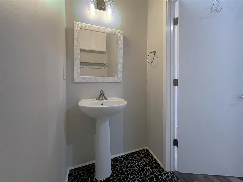 560 Dutch Valley Road Ne Unit 2301, Atlanta, Georgia 30324, 1 Bedroom Bedrooms, ,1 BathroomBathrooms,Residential,For Sale,560 Dutch Valley Road Ne Unit 2301,7536685