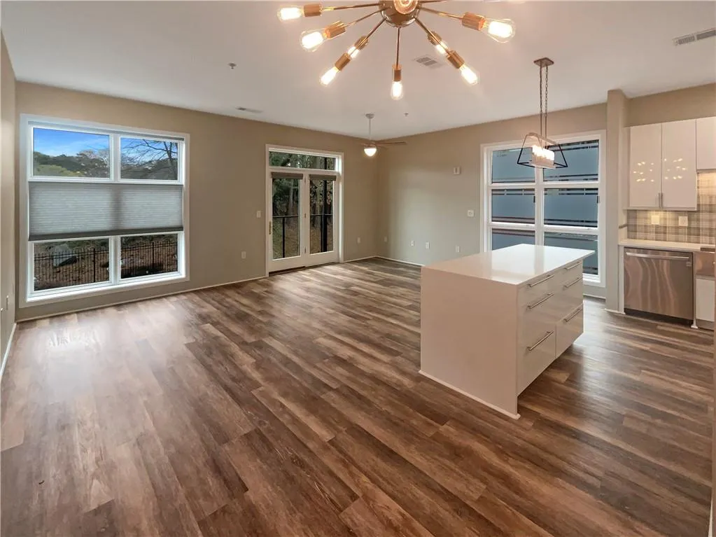 560 Dutch Valley Road Ne Unit 2301, Atlanta, Georgia 30324, 1 Bedroom Bedrooms, ,1 BathroomBathrooms,Residential,For Sale,560 Dutch Valley Road Ne Unit 2301,7536685