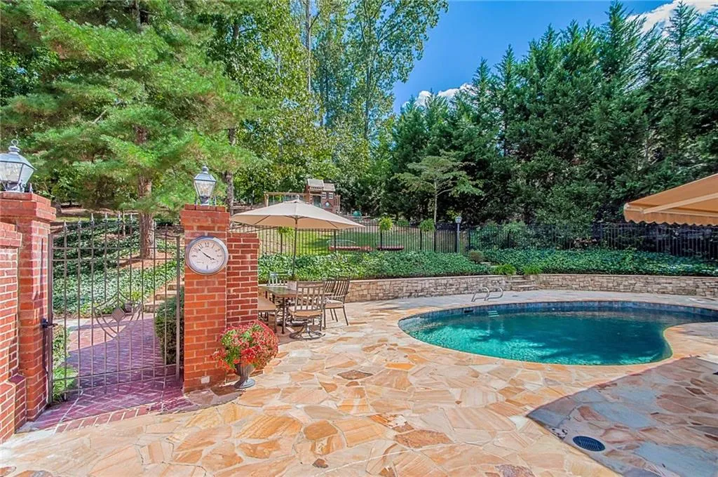 314 River Valley Road, Sandy Springs, Georgia 30328, 4 Bedrooms Bedrooms, ,3 BathroomsBathrooms,Residential,Sold,314 River Valley Road,6076925