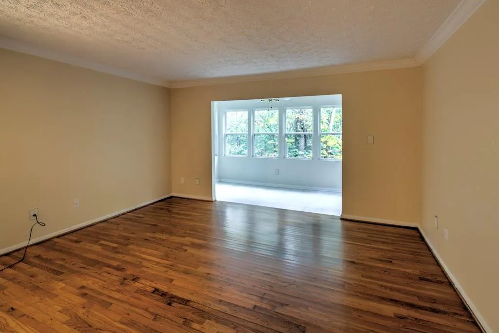 5151 Roswell Road Unit 1, Atlanta, Georgia 30342, 2 Bedrooms Bedrooms, ,2 BathroomsBathrooms,Residential,Sold,5151 Roswell Road Unit 1,5769649