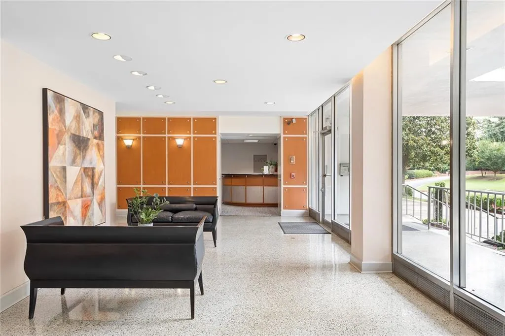 130 26th Street Nw Unit 205, Atlanta, Georgia 30309, 2 Bedrooms Bedrooms, ,1 BathroomBathrooms,Residential,For Sale,130 26th Street Nw Unit 205,7626620