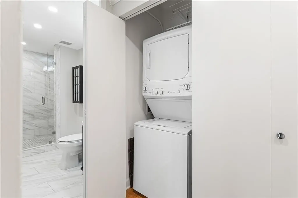 130 26th Street Nw Unit 205, Atlanta, Georgia 30309, 2 Bedrooms Bedrooms, ,1 BathroomBathrooms,Residential,For Sale,130 26th Street Nw Unit 205,7626620