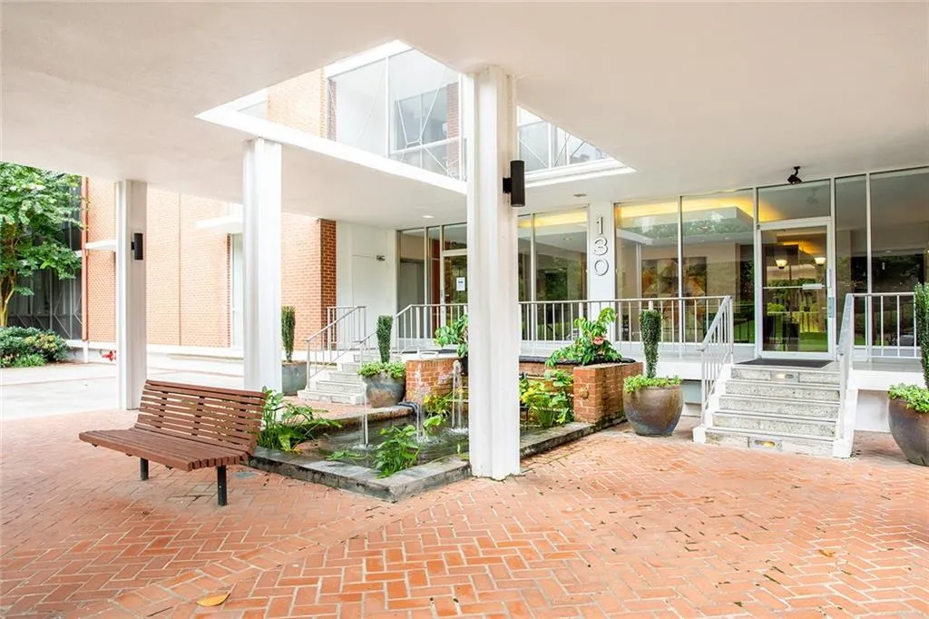 130 26th Street Nw Unit 205, Atlanta, Georgia 30309, 2 Bedrooms Bedrooms, ,1 BathroomBathrooms,Residential,For Sale,130 26th Street Nw Unit 205,7626620