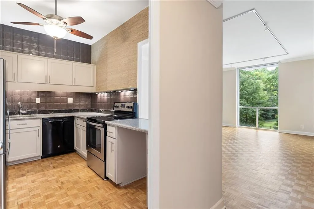 130 26th Street Nw Unit 205, Atlanta, Georgia 30309, 2 Bedrooms Bedrooms, ,1 BathroomBathrooms,Residential,For Sale,130 26th Street Nw Unit 205,7626620