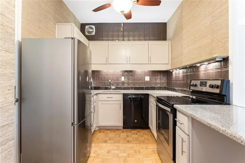 130 26th Street Nw Unit 205, Atlanta, Georgia 30309, 2 Bedrooms Bedrooms, ,1 BathroomBathrooms,Residential,For Sale,130 26th Street Nw Unit 205,7626620
