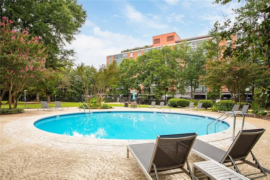 130 26th Street Nw Unit 205, Atlanta, Georgia 30309, 2 Bedrooms Bedrooms, ,1 BathroomBathrooms,Residential,For Sale,130 26th Street Nw Unit 205,7626620