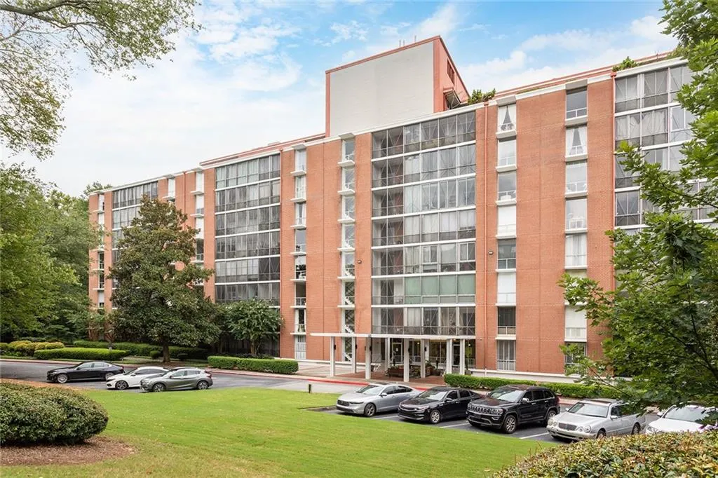 130 26th Street Nw Unit 205, Atlanta, Georgia 30309, 2 Bedrooms Bedrooms, ,1 BathroomBathrooms,Residential,For Sale,130 26th Street Nw Unit 205,7626620