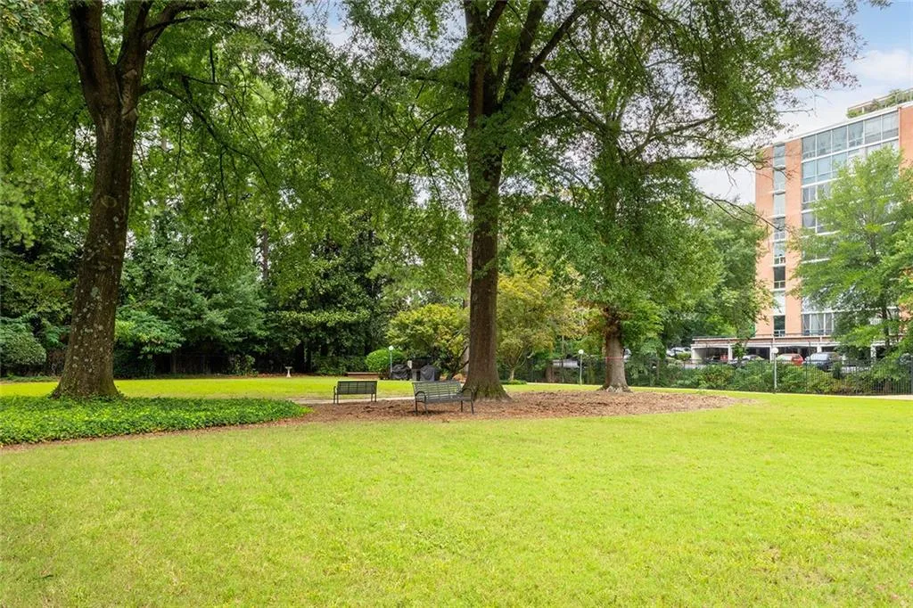 130 26th Street Nw Unit 205, Atlanta, Georgia 30309, 2 Bedrooms Bedrooms, ,1 BathroomBathrooms,Residential,For Sale,130 26th Street Nw Unit 205,7626620