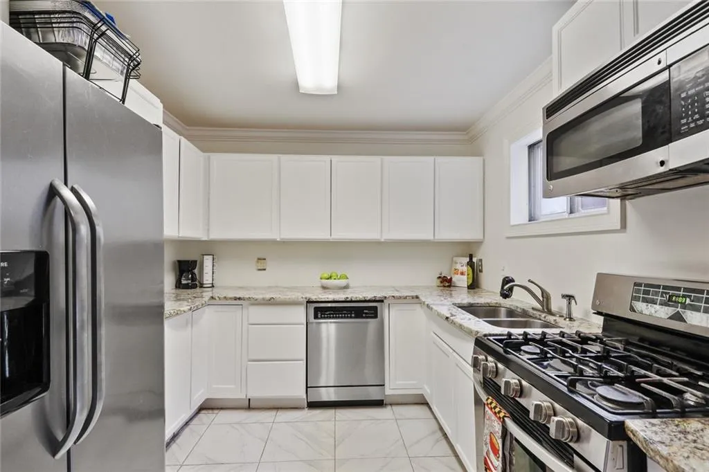 5594 Kingsport Drive Unit 17, Atlanta, Georgia 30342, 3 Bedrooms Bedrooms, ,2 BathroomsBathrooms,Residential,Sold,5594 Kingsport Drive Unit 17,6753539