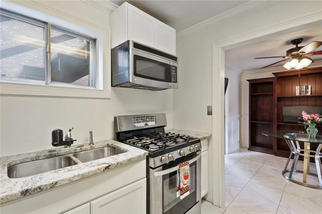 5594 Kingsport Drive Unit 17, Atlanta, Georgia 30342, 3 Bedrooms Bedrooms, ,2 BathroomsBathrooms,Residential,Sold,5594 Kingsport Drive Unit 17,6753539