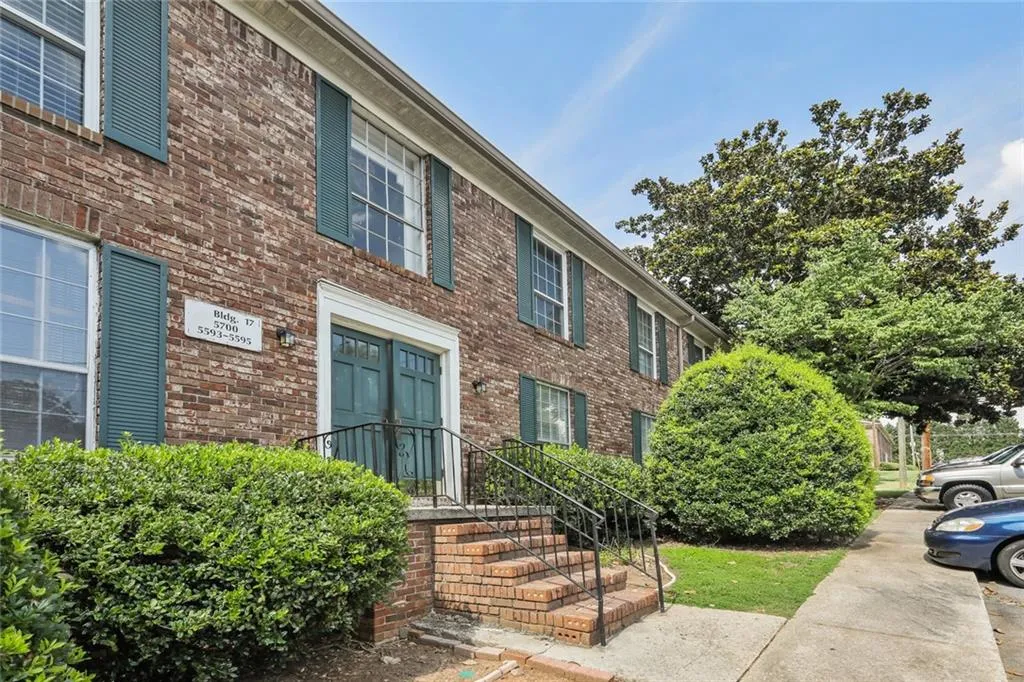 5594 Kingsport Drive Unit 17, Atlanta, Georgia 30342, 3 Bedrooms Bedrooms, ,2 BathroomsBathrooms,Residential,Sold,5594 Kingsport Drive Unit 17,6753539