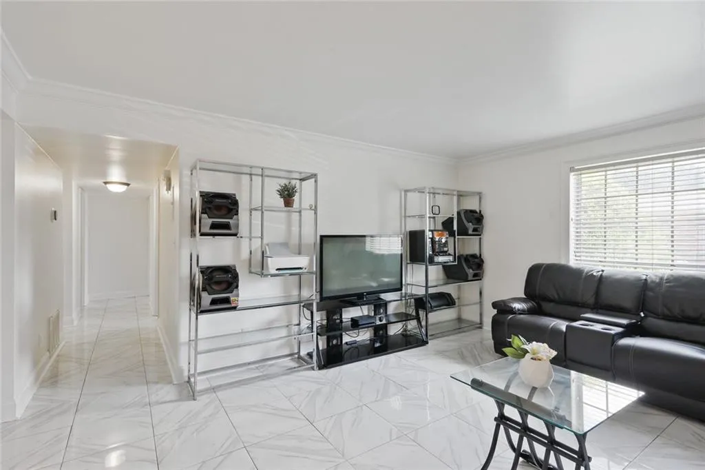 5594 Kingsport Drive Unit 17, Atlanta, Georgia 30342, 3 Bedrooms Bedrooms, ,2 BathroomsBathrooms,Residential,Sold,5594 Kingsport Drive Unit 17,6753539