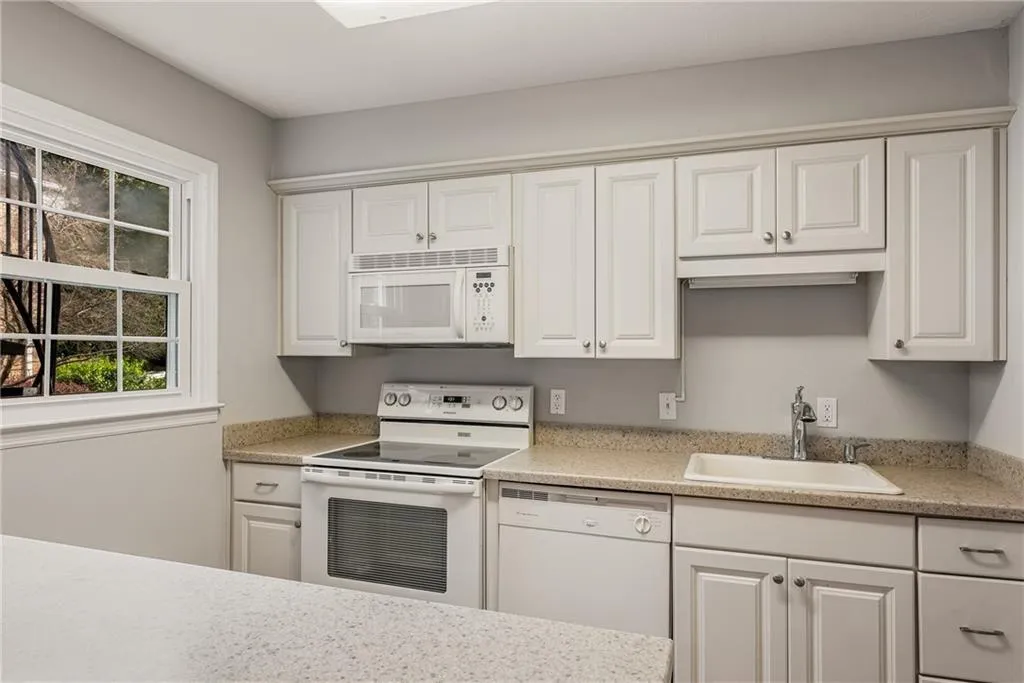 Lots of natural light in kitchen