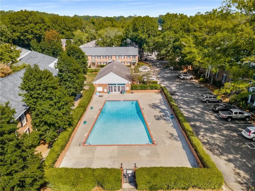 Lots to enjoy - Club House, Playground, Pool, Quick Access to Abernathy Park.