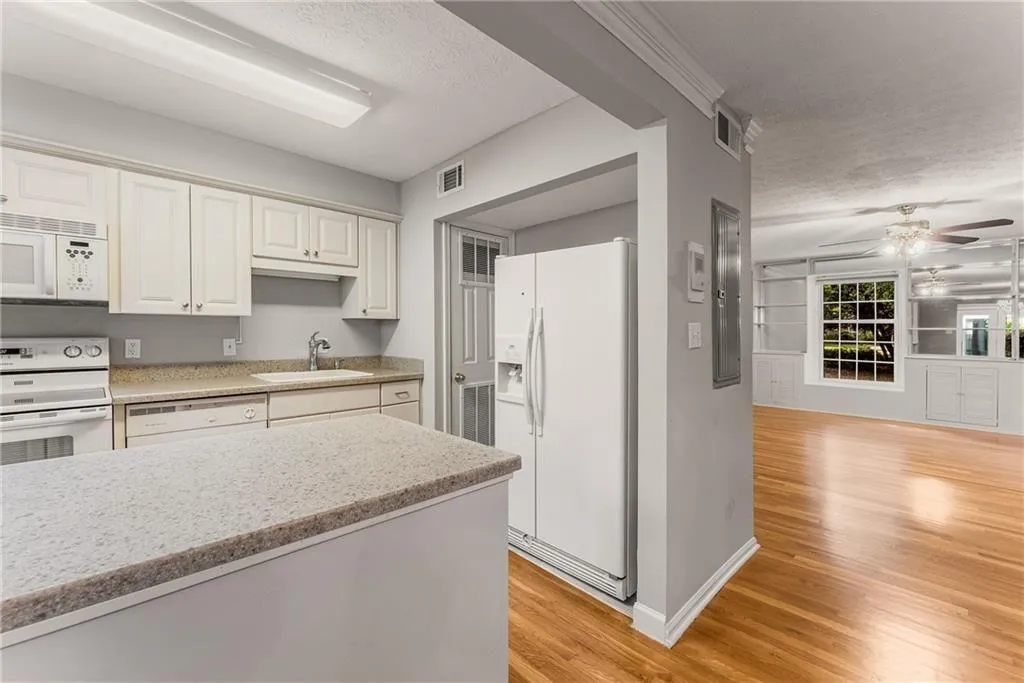 Enjoy the direct Line-of-sight to the Dining and Living Rooms