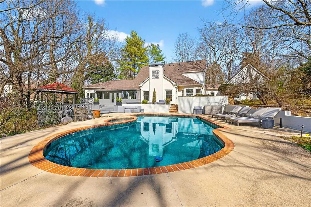 5680 Glen Errol Road, Atlanta, Georgia 30327, 4 Bedrooms Bedrooms, ,3 BathroomsBathrooms,Residential,For Sale,5680 Glen Errol Road,7722429