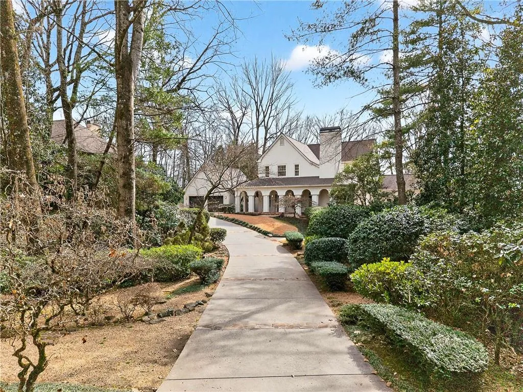 5680 Glen Errol Road, Atlanta, Georgia 30327, 4 Bedrooms Bedrooms, ,3 BathroomsBathrooms,Residential,For Sale,5680 Glen Errol Road,7722429