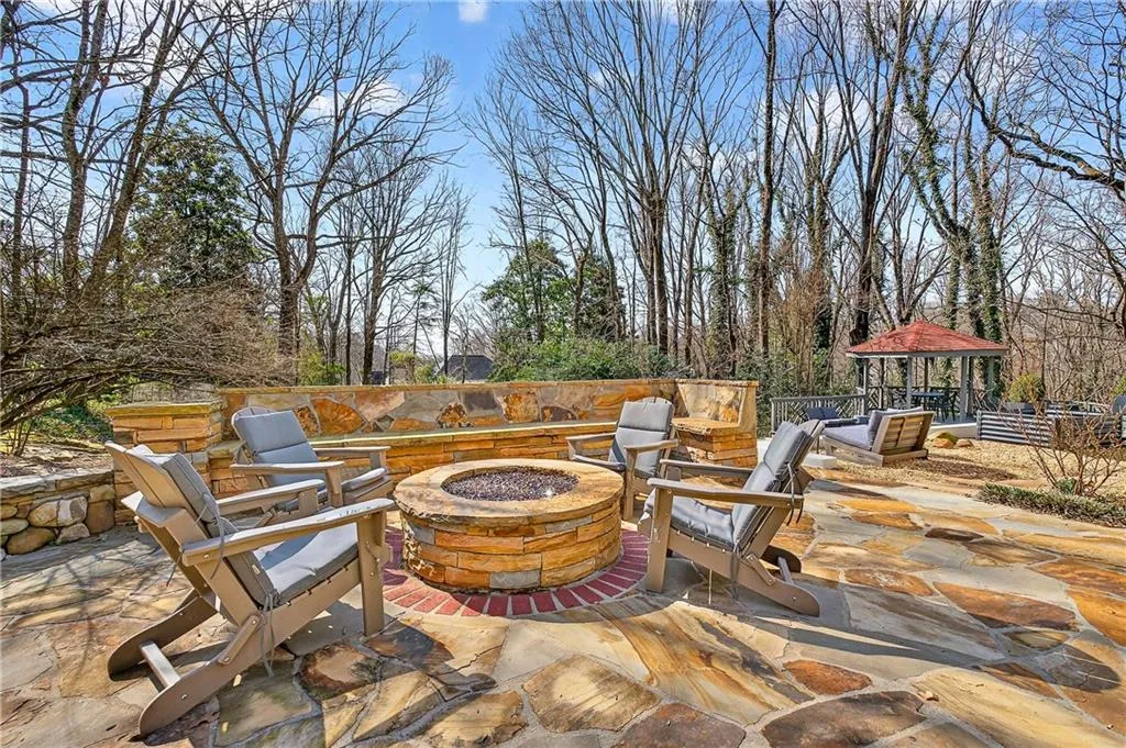 5680 Glen Errol Road, Atlanta, Georgia 30327, 4 Bedrooms Bedrooms, ,3 BathroomsBathrooms,Residential,For Sale,5680 Glen Errol Road,7722429