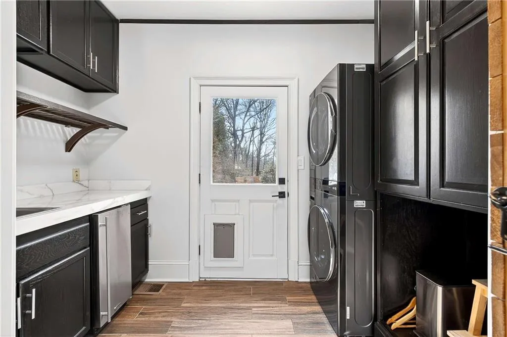 5680 Glen Errol Road, Atlanta, Georgia 30327, 4 Bedrooms Bedrooms, ,3 BathroomsBathrooms,Residential,For Sale,5680 Glen Errol Road,7722429